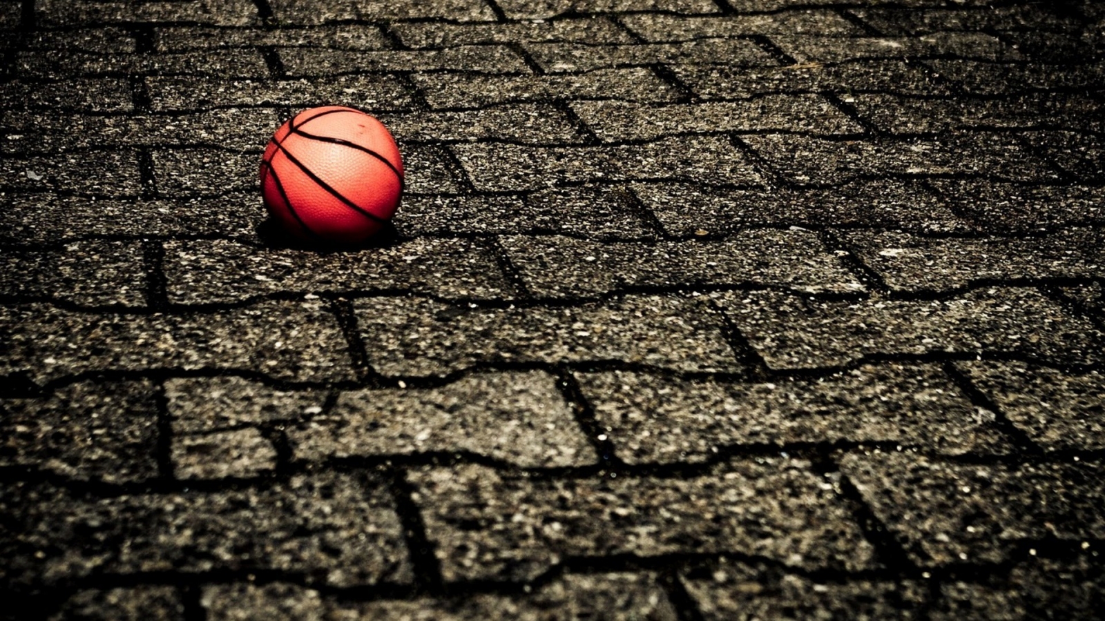 Ball on The Street for 1600 x 900 HDTV resolution
