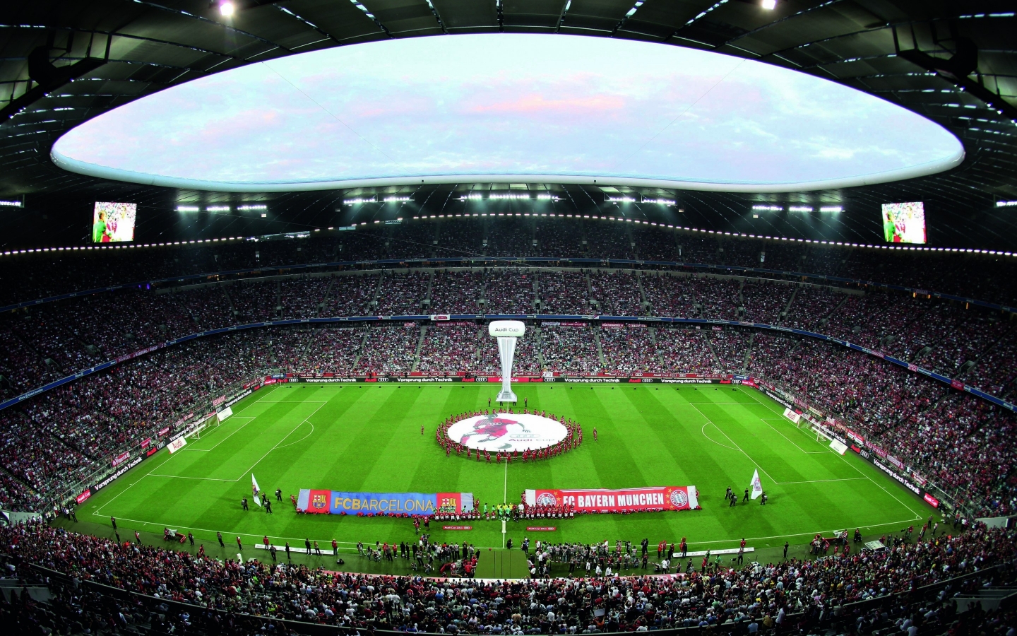 Barcelona vs Bayern Munich for 1440 x 900 widescreen resolution