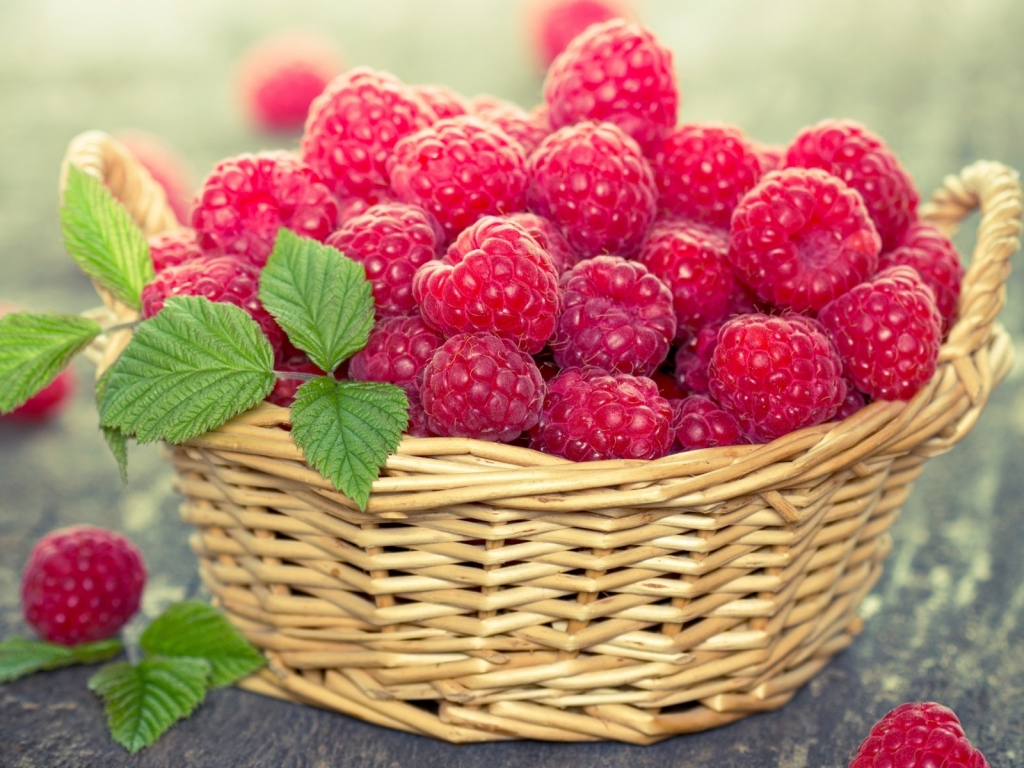 Basket of Raspberries for 1024 x 768 resolution
