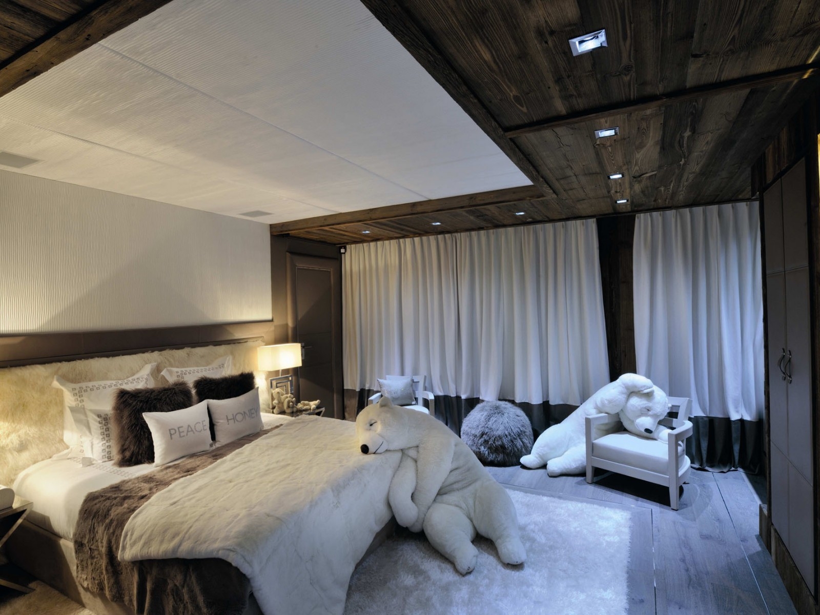 Bear Bedroom for 1600 x 1200 resolution
