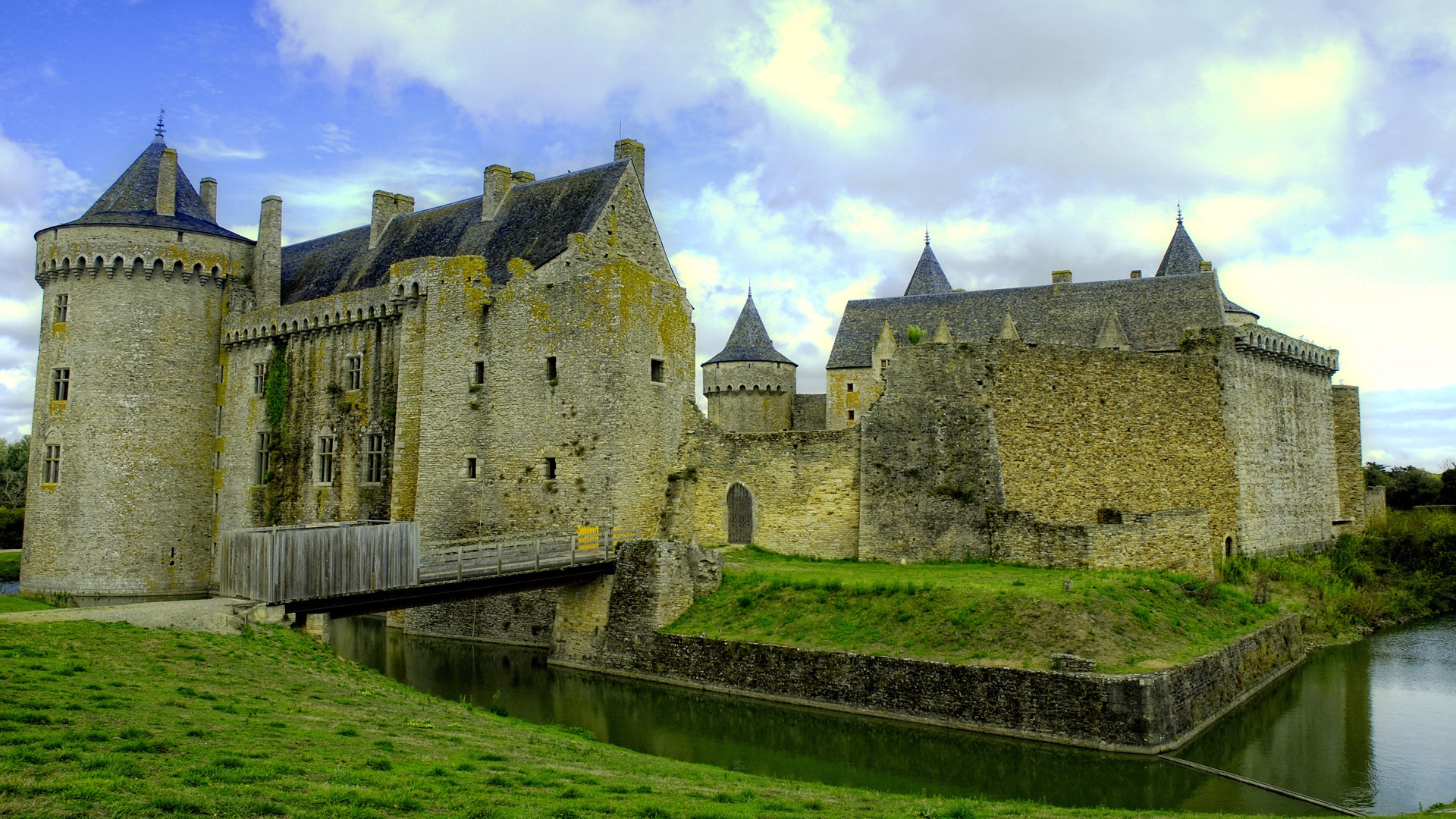 Beautiful Old Castle for 1920 x 1080 HDTV 1080p resolution