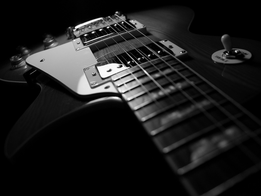 Black and White Guitar for 1024 x 768 resolution