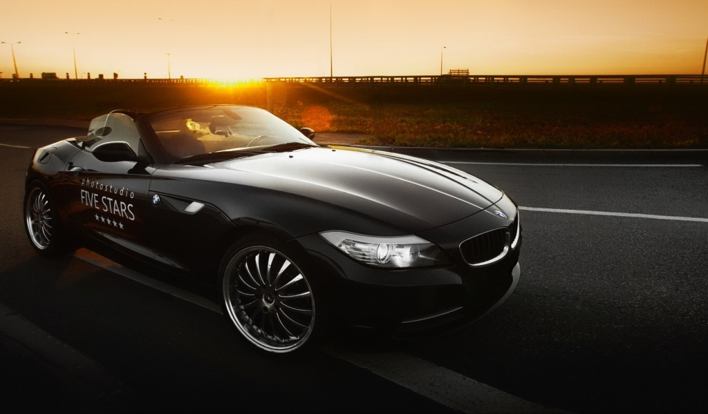 Black BMW Z4 Roadster for 1024 x 600 widescreen resolution
