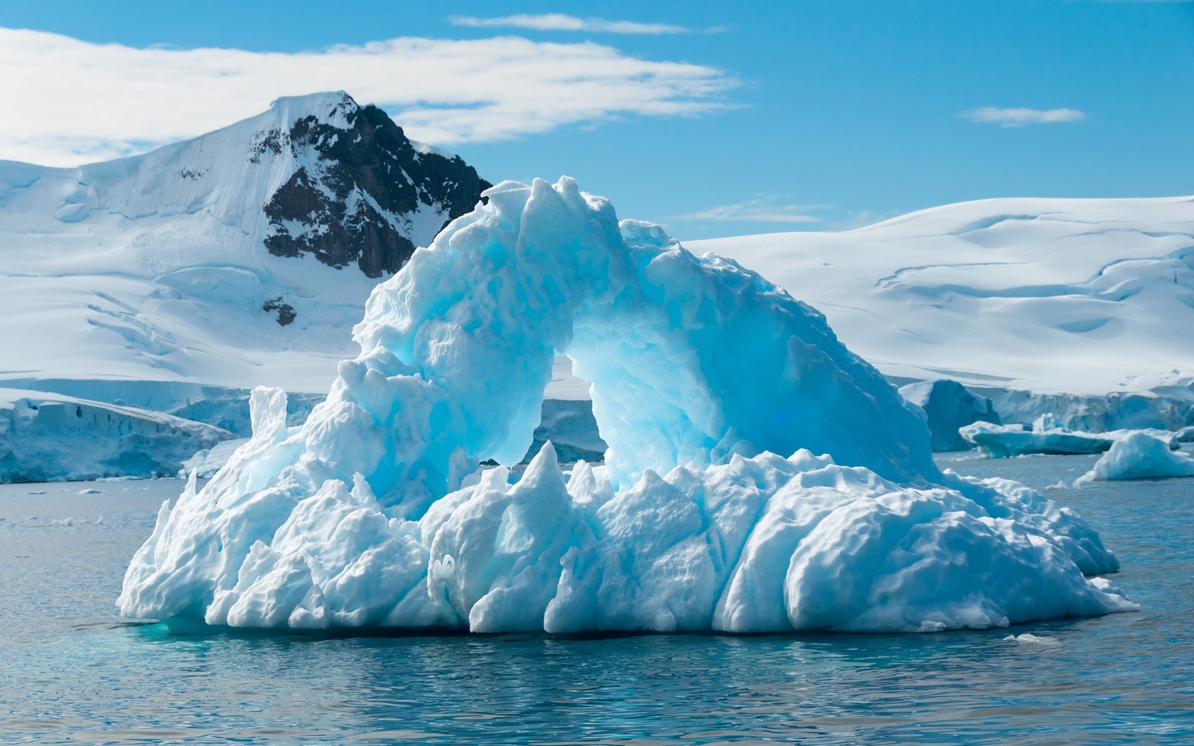 Blue Iceberg for 1680 x 1050 widescreen resolution