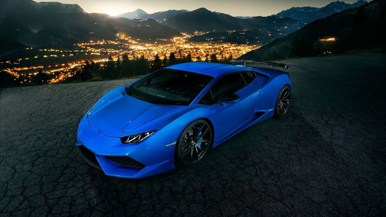 Blue Lamborghini Huracan for 1536 x 864 HDTV resolution
