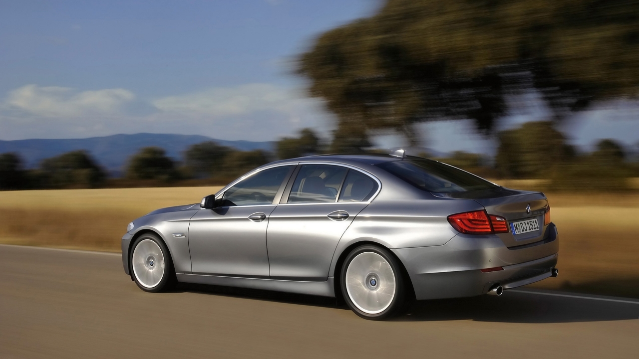 BMW 5 Series Sedan 2010 Rear And Side Speed for 1280 x 720 HDTV 720p resolution