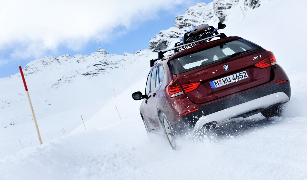 BMW X1 Snow for 1024 x 600 widescreen resolution