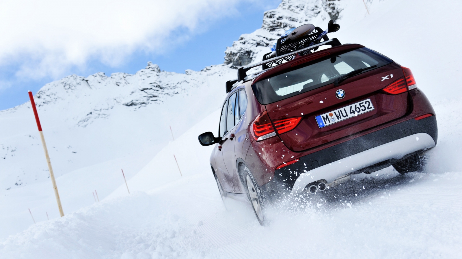 BMW X1 Snow for 1600 x 900 HDTV resolution