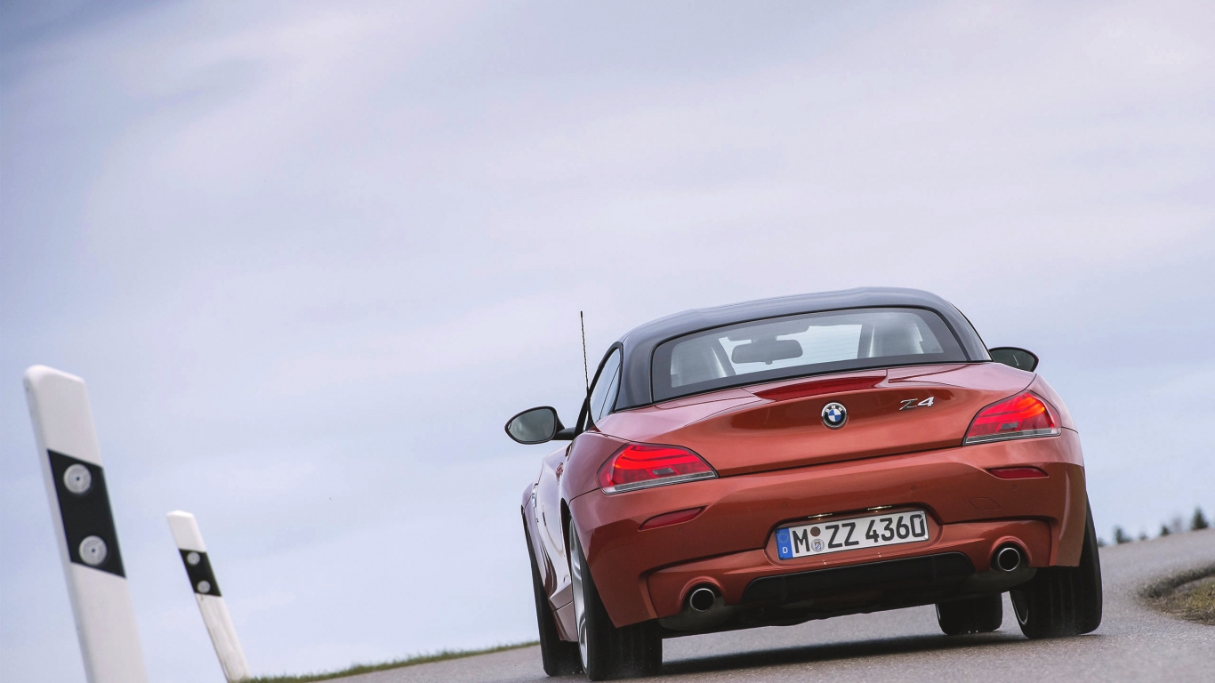 BMW Z4 Roadster Back View for 1366 x 768 HDTV resolution