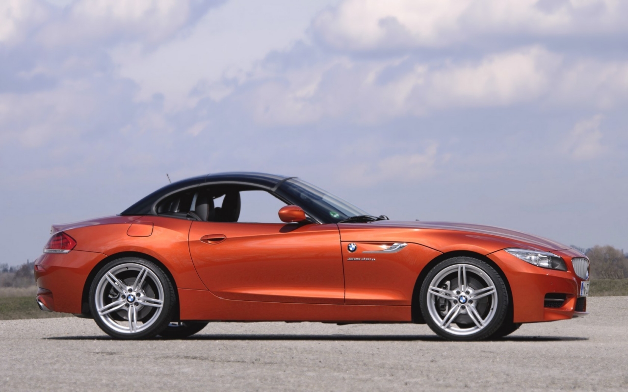 BMW Z4 Roadster Side View for 1280 x 800 widescreen resolution