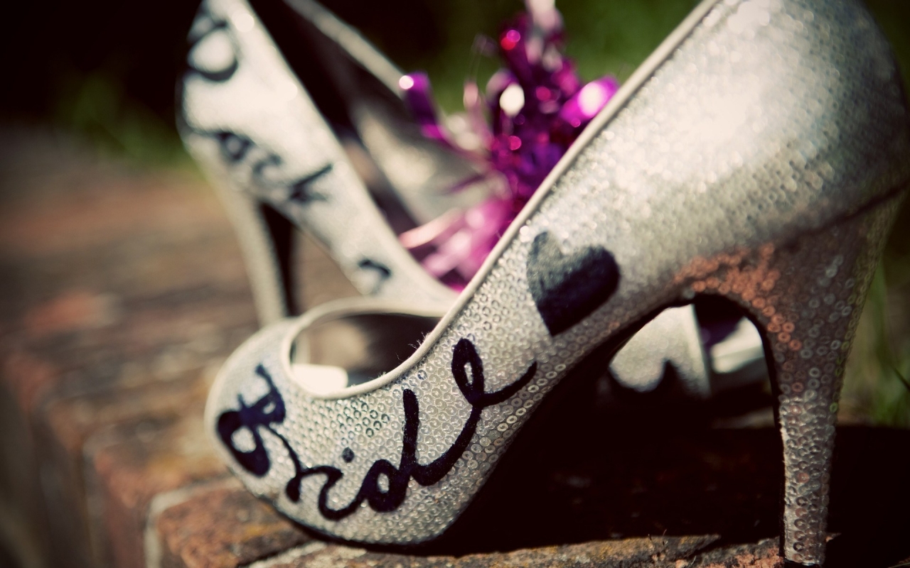 Bride Shoes for 1280 x 800 widescreen resolution