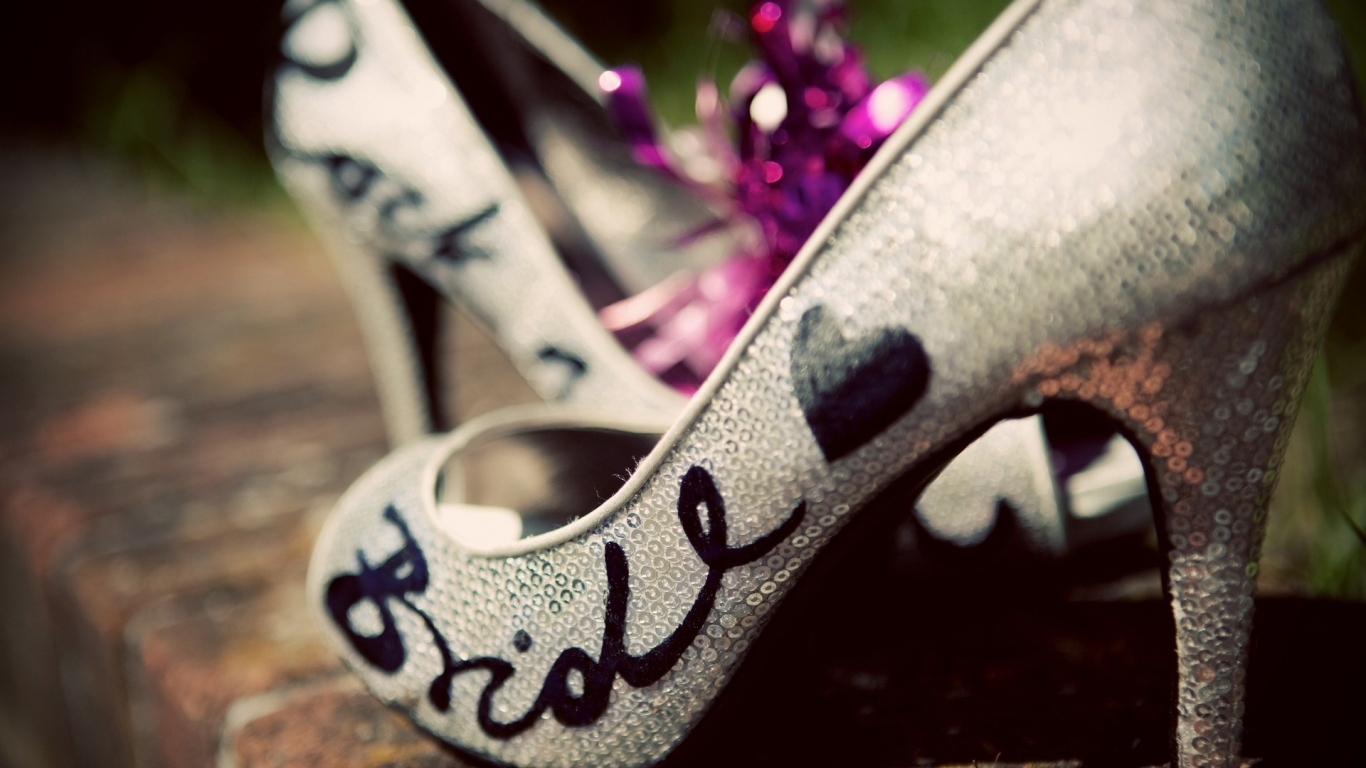 Bride Shoes for 1366 x 768 HDTV resolution
