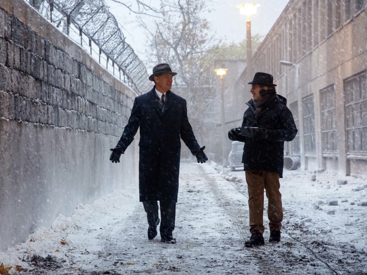Bridge of Spies Tom and Steven for 1280 x 960 resolution