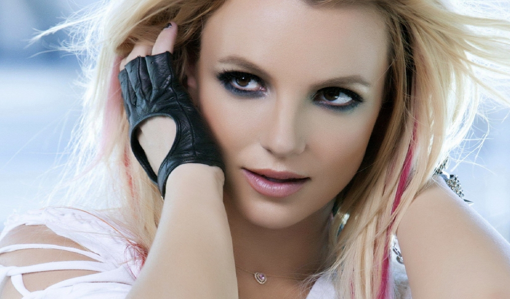 Britney Spears for 1024 x 600 widescreen resolution
