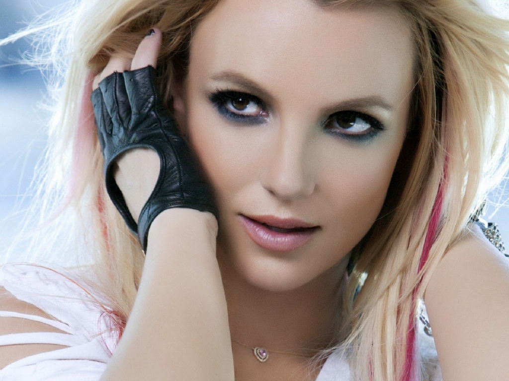 Britney Spears for 1024 x 768 resolution