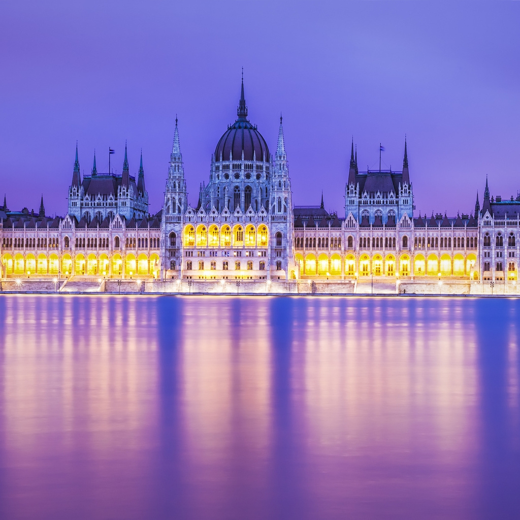 Budapest Parliament Building for 1024 x 1024 iPad resolution