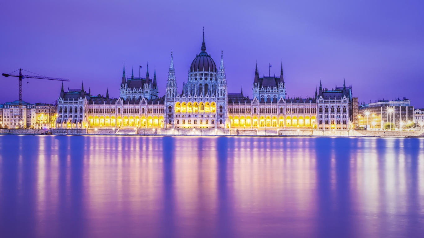 Budapest Parliament Building for 1366 x 768 HDTV resolution