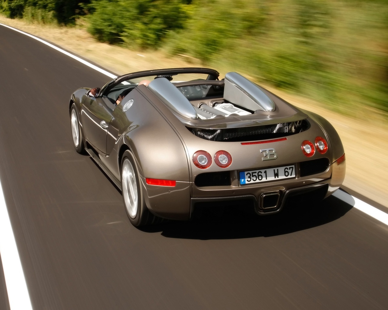 Bugatti Veyron 16.4 Grand Sport 2010 in Rome - Rear Angle Speed Top for 1280 x 1024 resolution