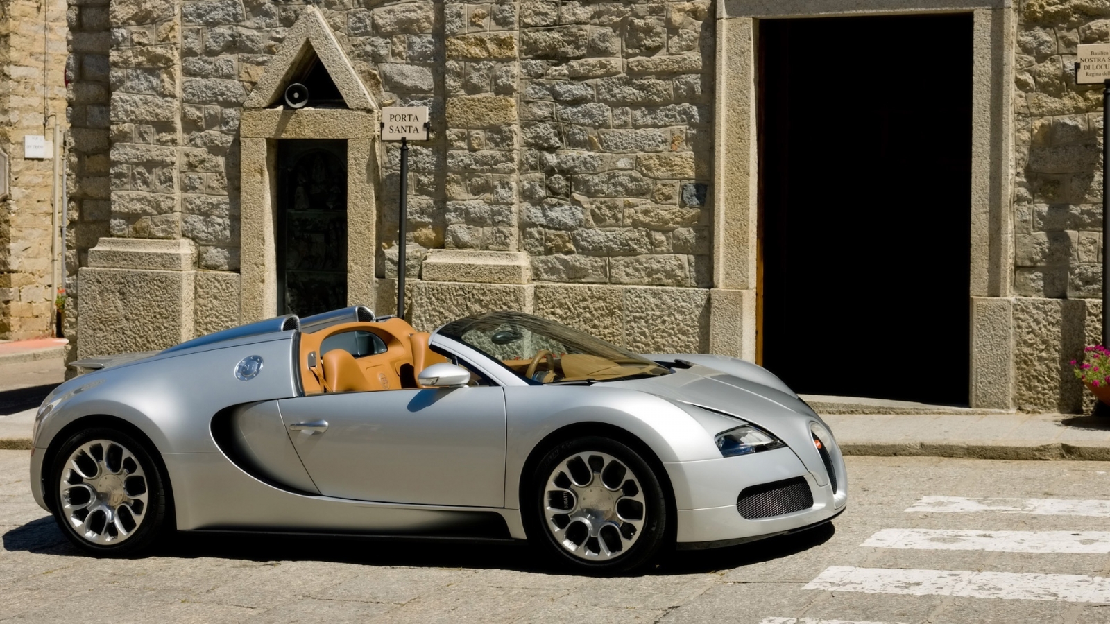 Bugatti Veyron 16.4 Grand Sport 2010 in Sardinia - Side 3 for 1600 x 900 HDTV resolution
