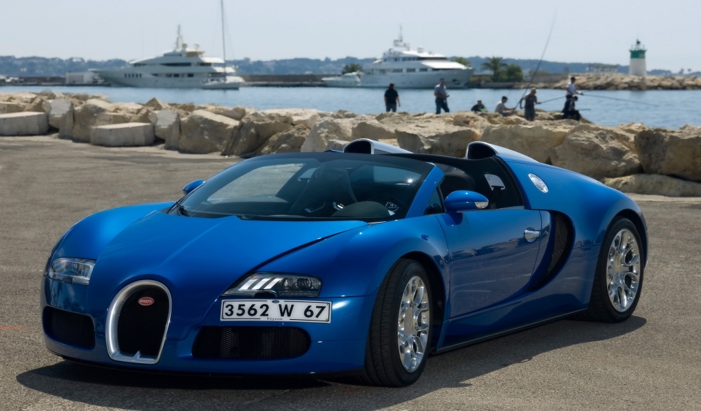 Bugatti Veyron 16.4 Grand Sport in Cannes 2010 - Front And Side 2 for 1024 x 600 widescreen resolution