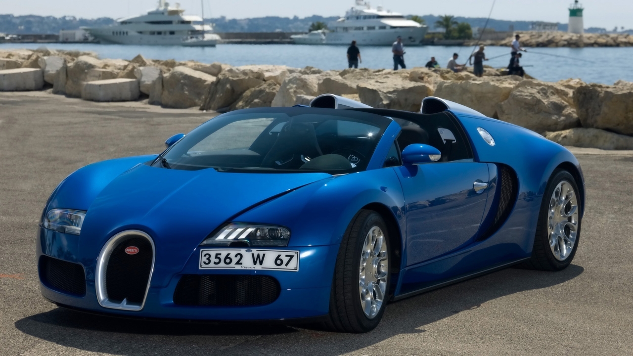 Bugatti Veyron 16.4 Grand Sport in Cannes 2010 - Front And Side 2 for 1280 x 720 HDTV 720p resolution