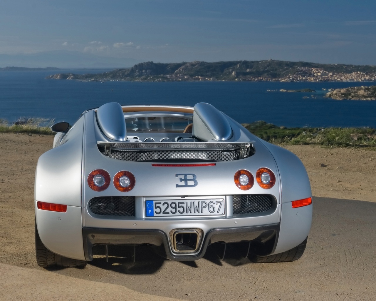Bugatti Veyron 16.4 Grand Sport in Sardinia 2010 - Rear for 1280 x 1024 resolution