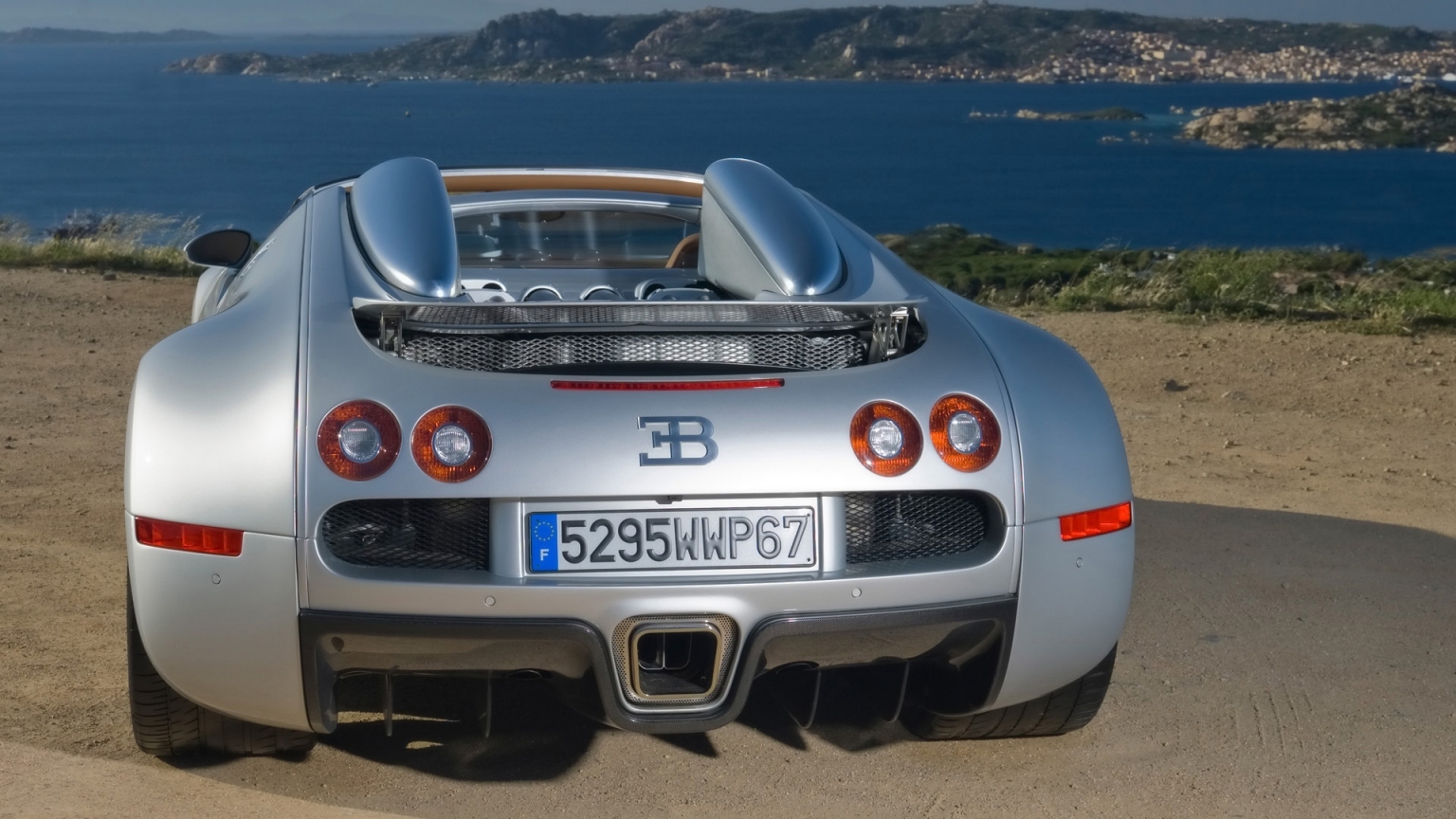 Bugatti Veyron 16.4 Grand Sport in Sardinia 2010 - Rear for 1536 x 864 HDTV resolution