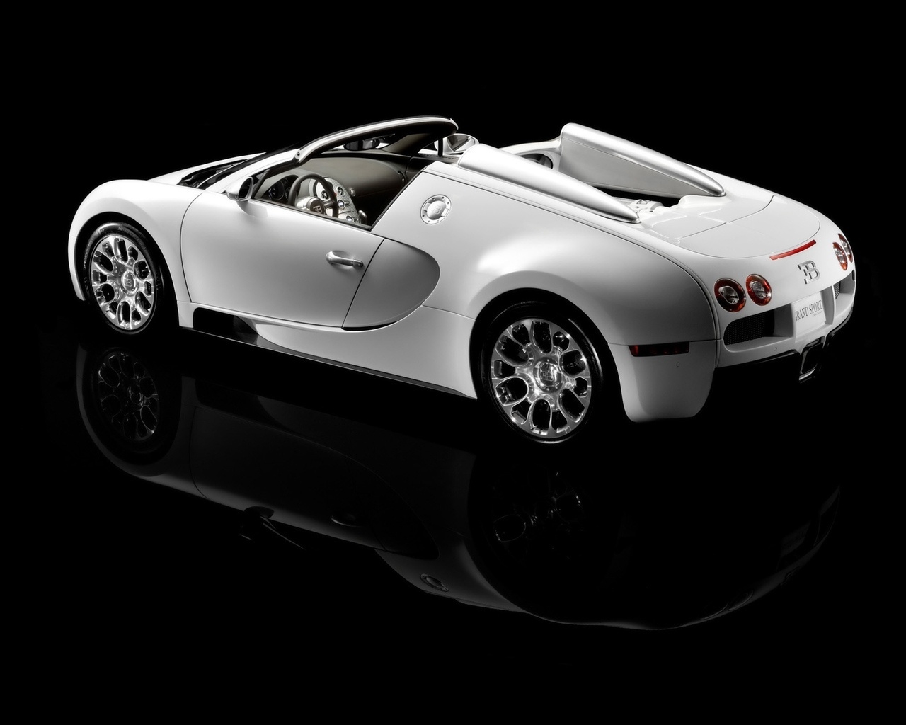 Bugatti Veyron 16.4 Grand Sport Production 2009 - Rear And Side Topless for 1280 x 1024 resolution