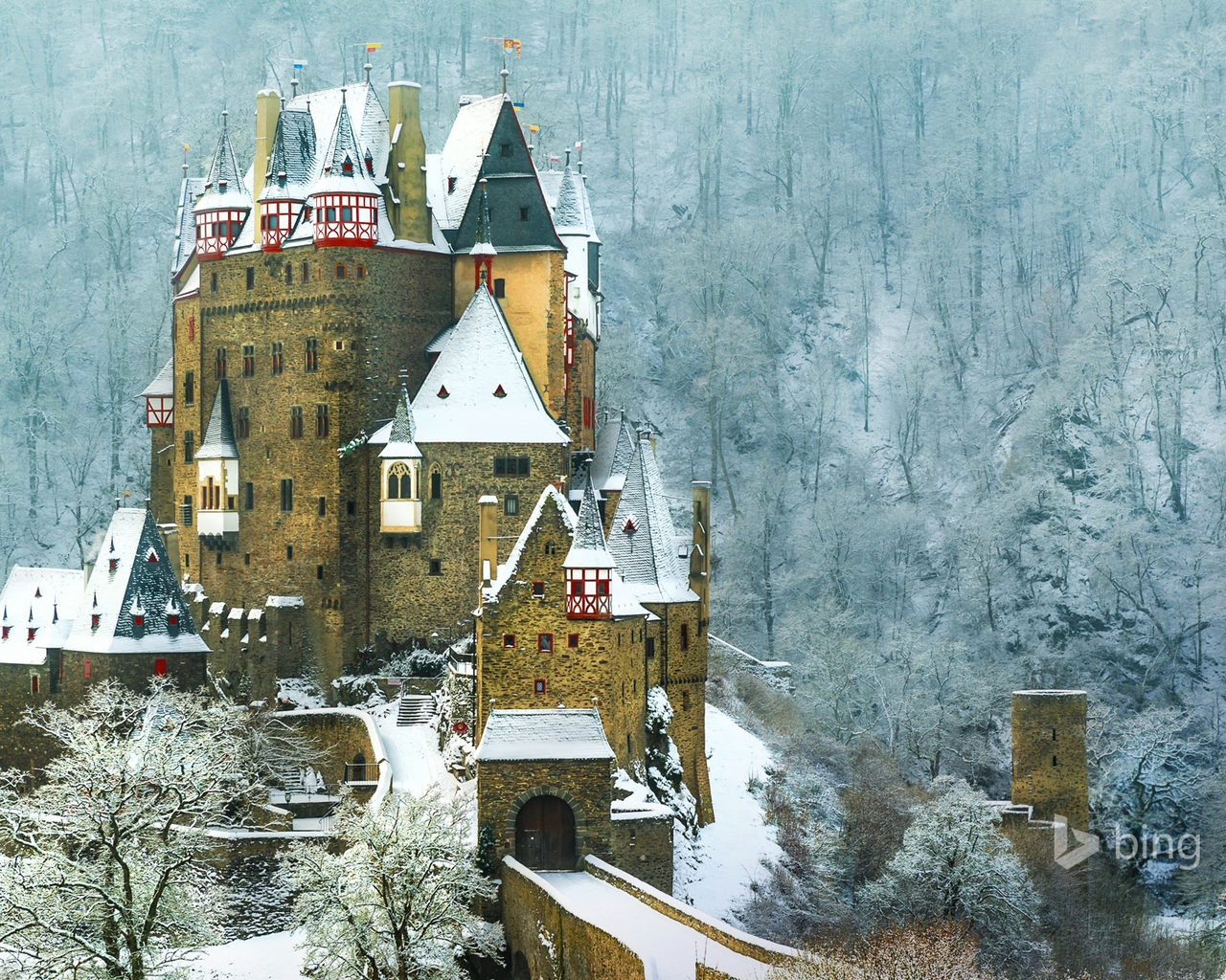 Burg Eltz Castle Germany for 1280 x 1024 resolution