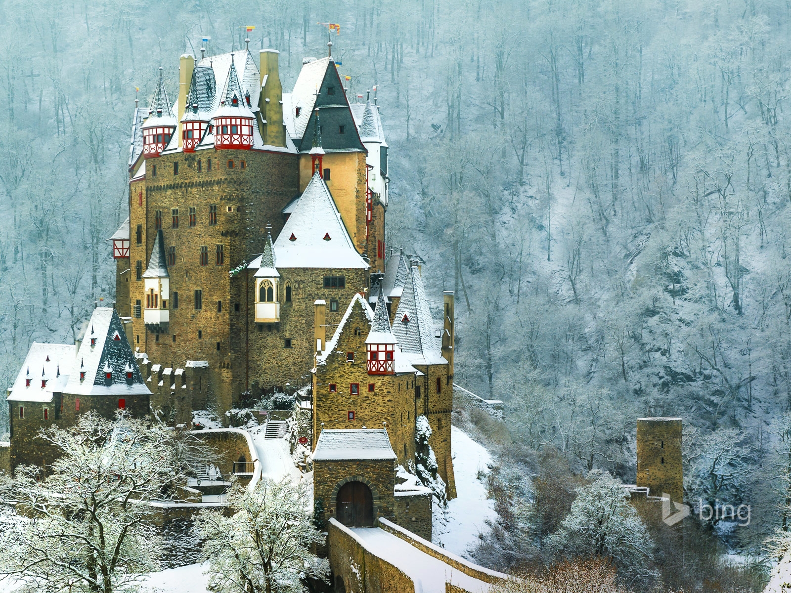 Burg Eltz Castle Germany for 1600 x 1200 resolution