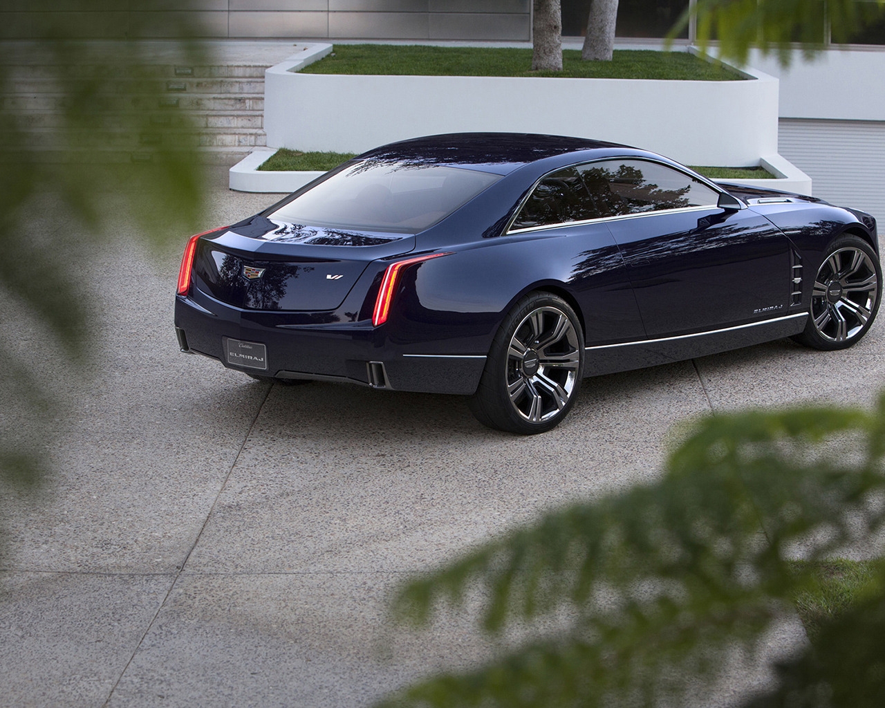 Cadillac Elmiraj Rear for 1280 x 1024 resolution