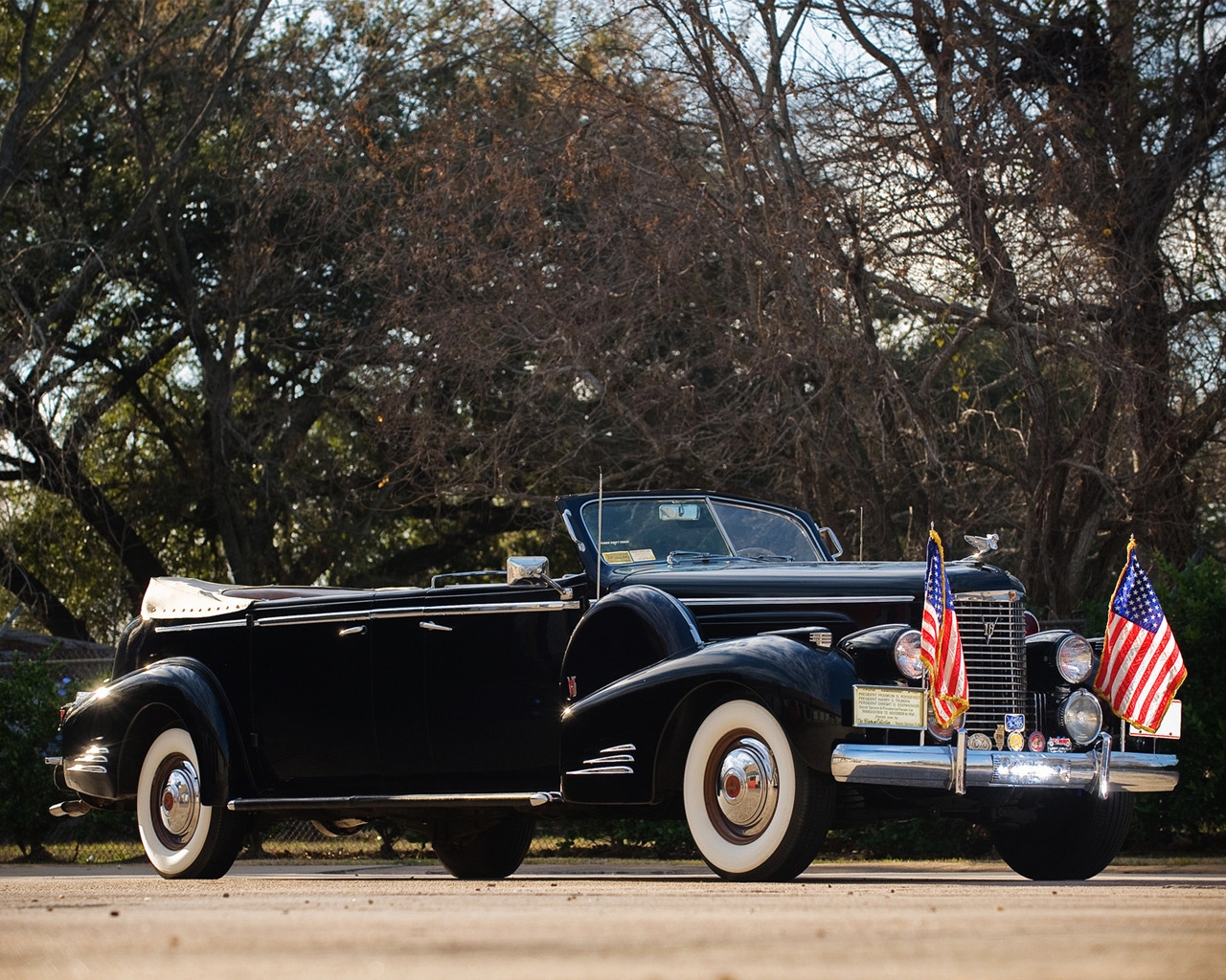 Cadillac V16 1938 for 1280 x 1024 resolution