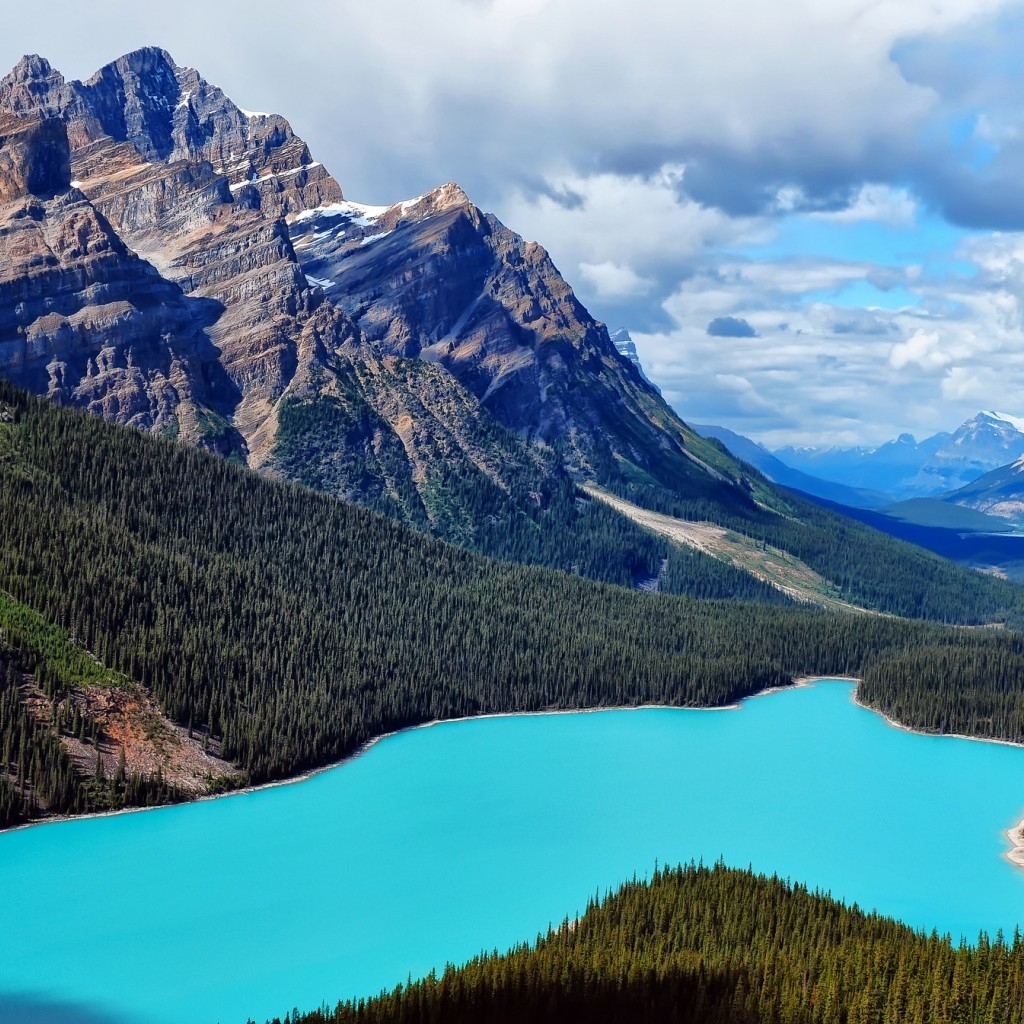 Canada Blue Lake for 1024 x 1024 iPad resolution