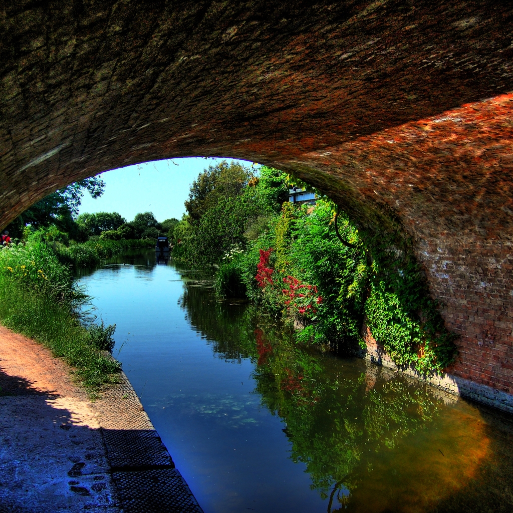 Canal Under An Arched Bridge for 1024 x 1024 iPad resolution