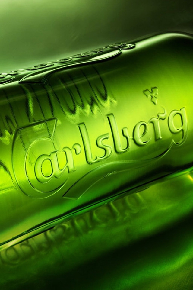 Carlsberg Bottle for 640 x 960 iPhone 4 resolution