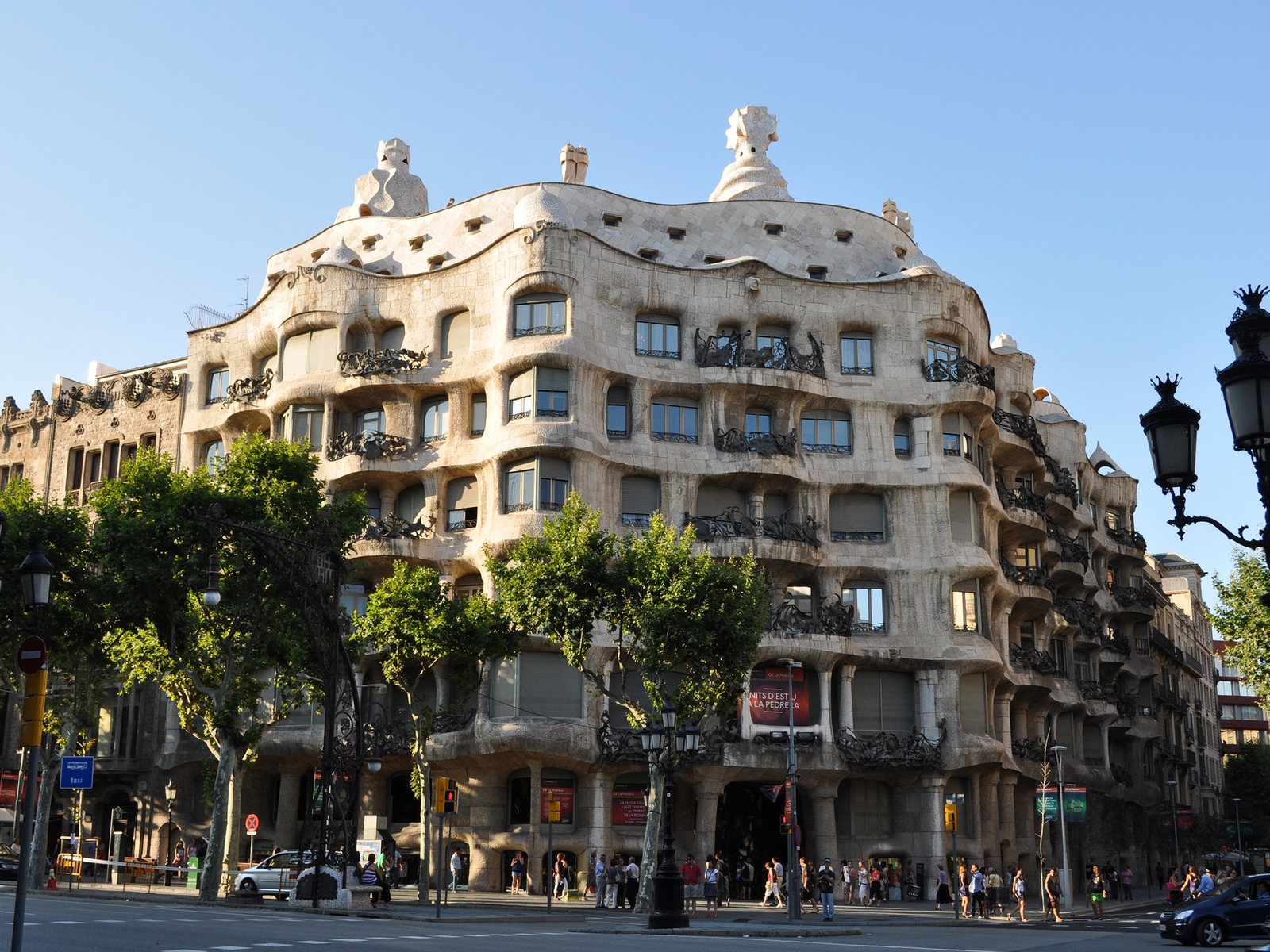 Casa Mila Barcelona for 1600 x 1200 resolution