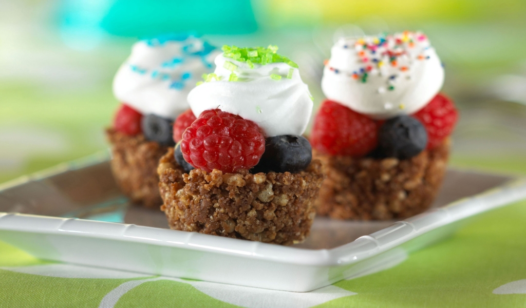 Cereal and Fruits Cakes for 1024 x 600 widescreen resolution