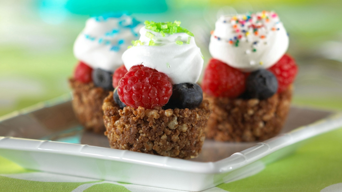 Cereal and Fruits Cakes for 1366 x 768 HDTV resolution
