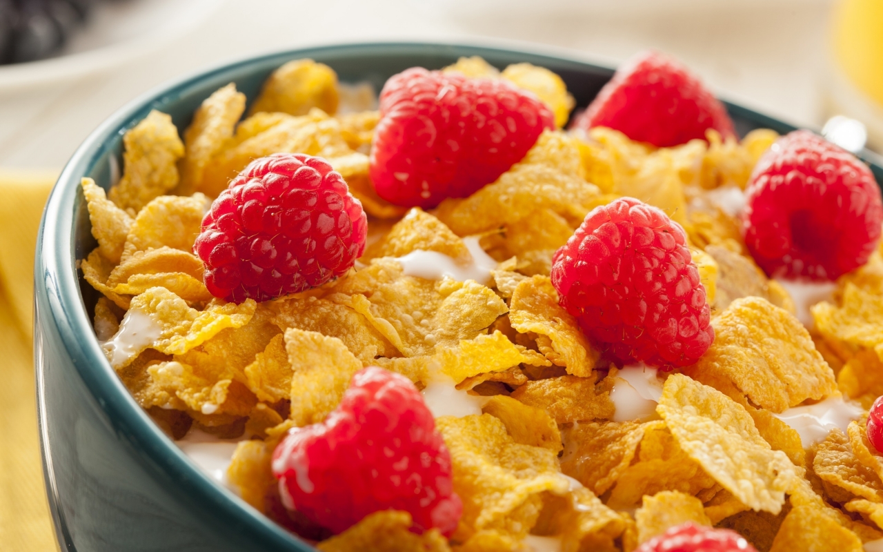 Cereals with Raspberries  for 1280 x 800 widescreen resolution