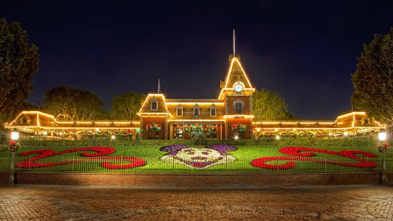 Christmas at Disneyland for 1366 x 768 HDTV resolution