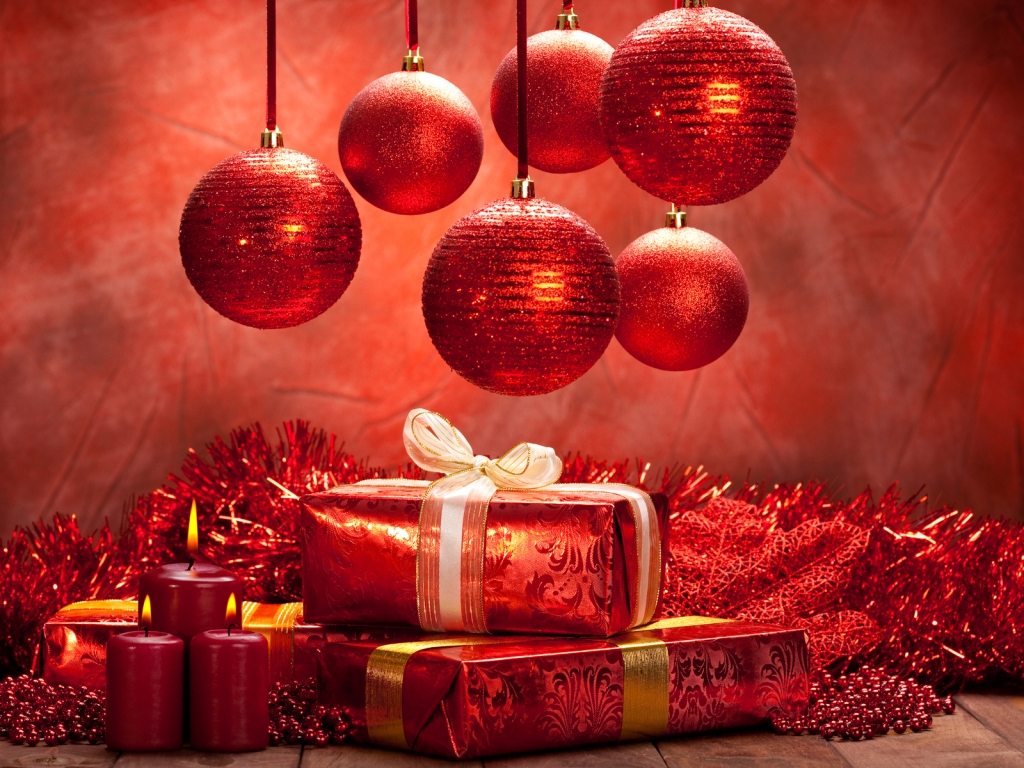 Christmas Balls and Gifts for 1024 x 768 resolution
