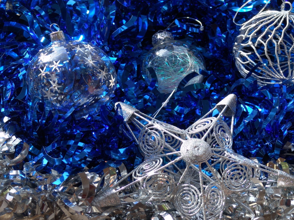 Christmas Ornaments for 1152 x 864 resolution
