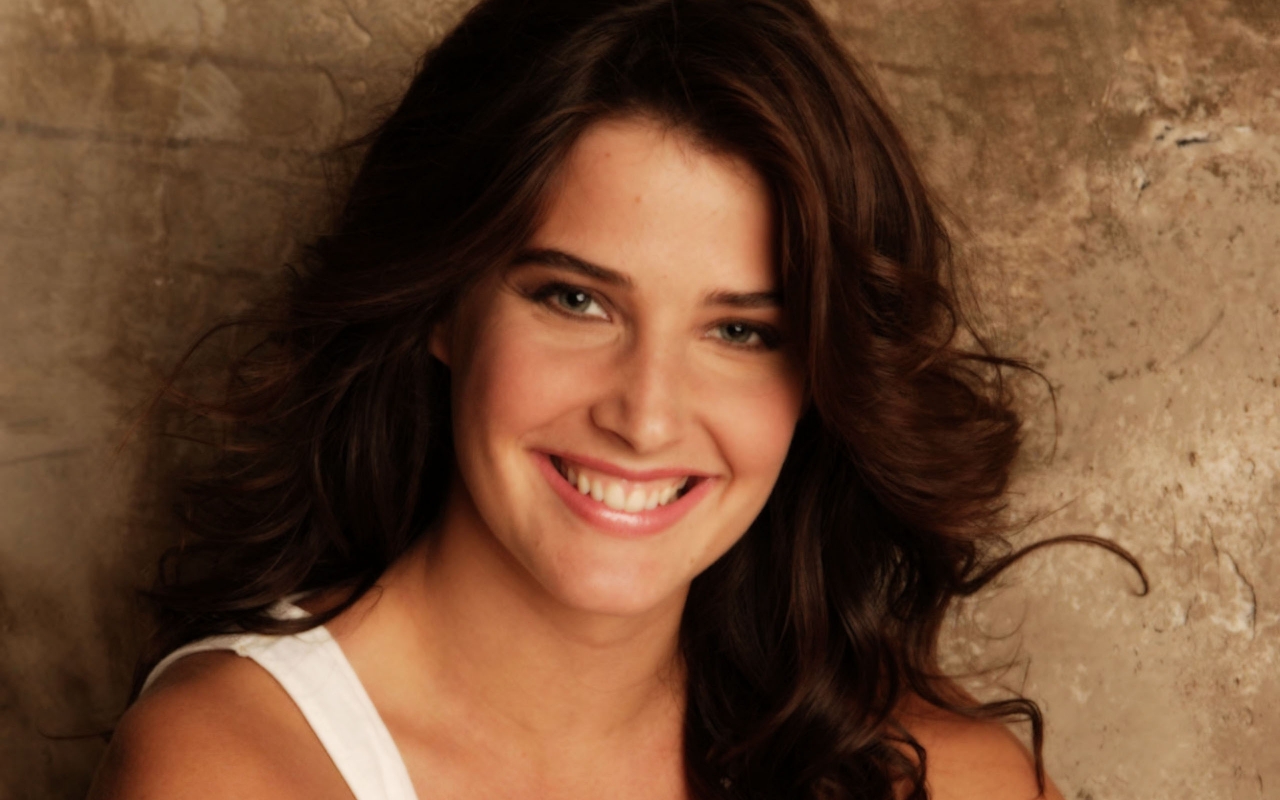 Cobie Smulders Actress for 1280 x 800 widescreen resolution