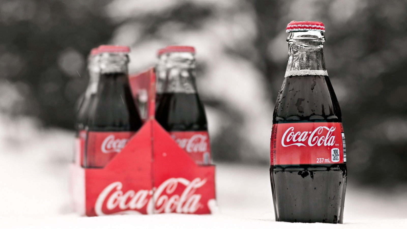 CocaCola Bottles for 1600 x 900 HDTV resolution