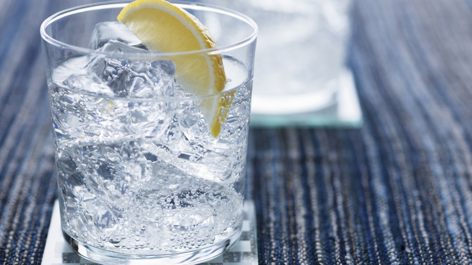 Cocktail Gin and Tonic for 1536 x 864 HDTV resolution