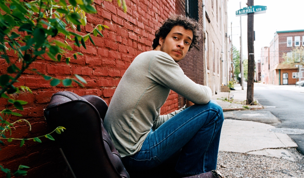 Cool Amos Lee for 1024 x 600 widescreen resolution