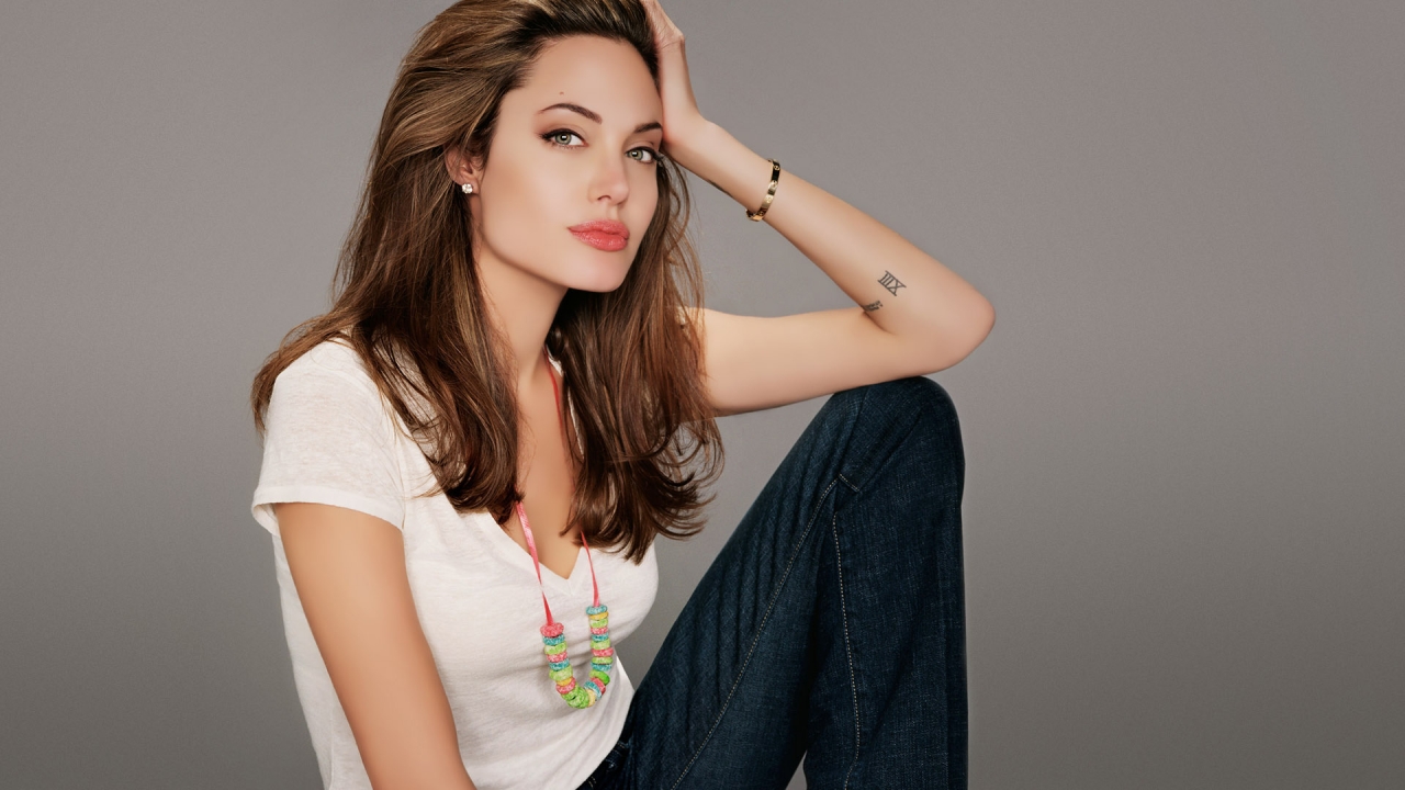 Cool Angelina Jolie for 1280 x 720 HDTV 720p resolution