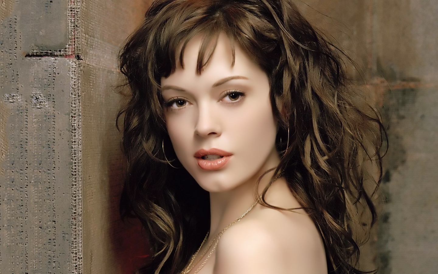 Cool Rose Mcgowan Actress for 1440 x 900 widescreen resolution