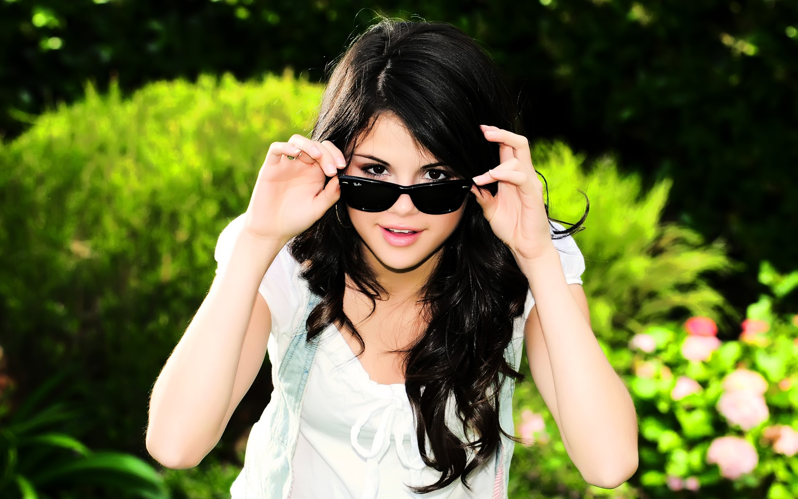 Cool Selena Gomez for 2560 x 1600 widescreen resolution