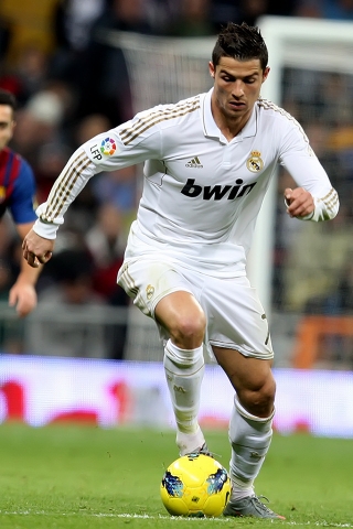 Cristiano Ronaldo Performing for 320 x 480 iPhone resolution